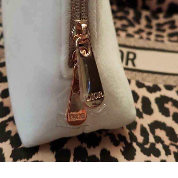 NEW Christian Dior Makeup Bag & Samples - Picture 2 of 4